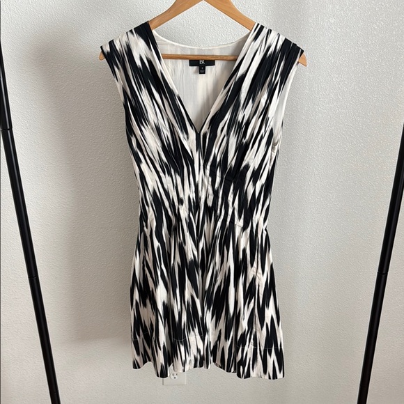 Banana Republic Dresses & Skirts - Banana Republic Black and White Mini Dress